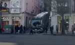 El angustioso momento de un conductor de autobús en una cuesta de Santander: queda atascado en el asfalto y no puede avanzar