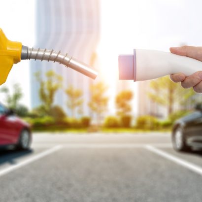 Esta es la enorme diferencia económica entre recargar un Tesla y llenar de gasolina un Toyota