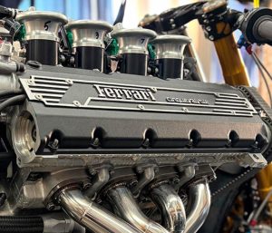 Moto con motor V8 Ferrari