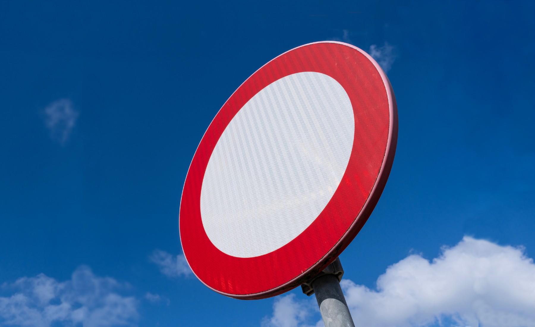 Señal R-100 circulación prohibida