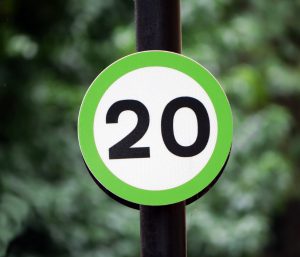 Señal velocidad verde