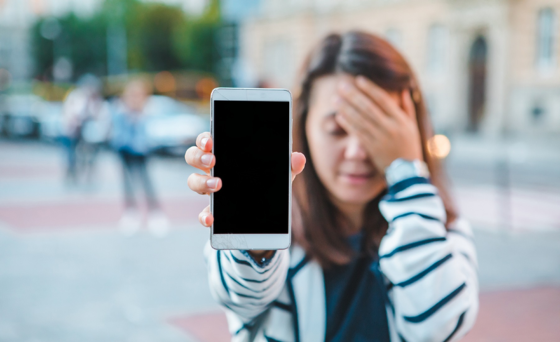 Teléfono móvil roto