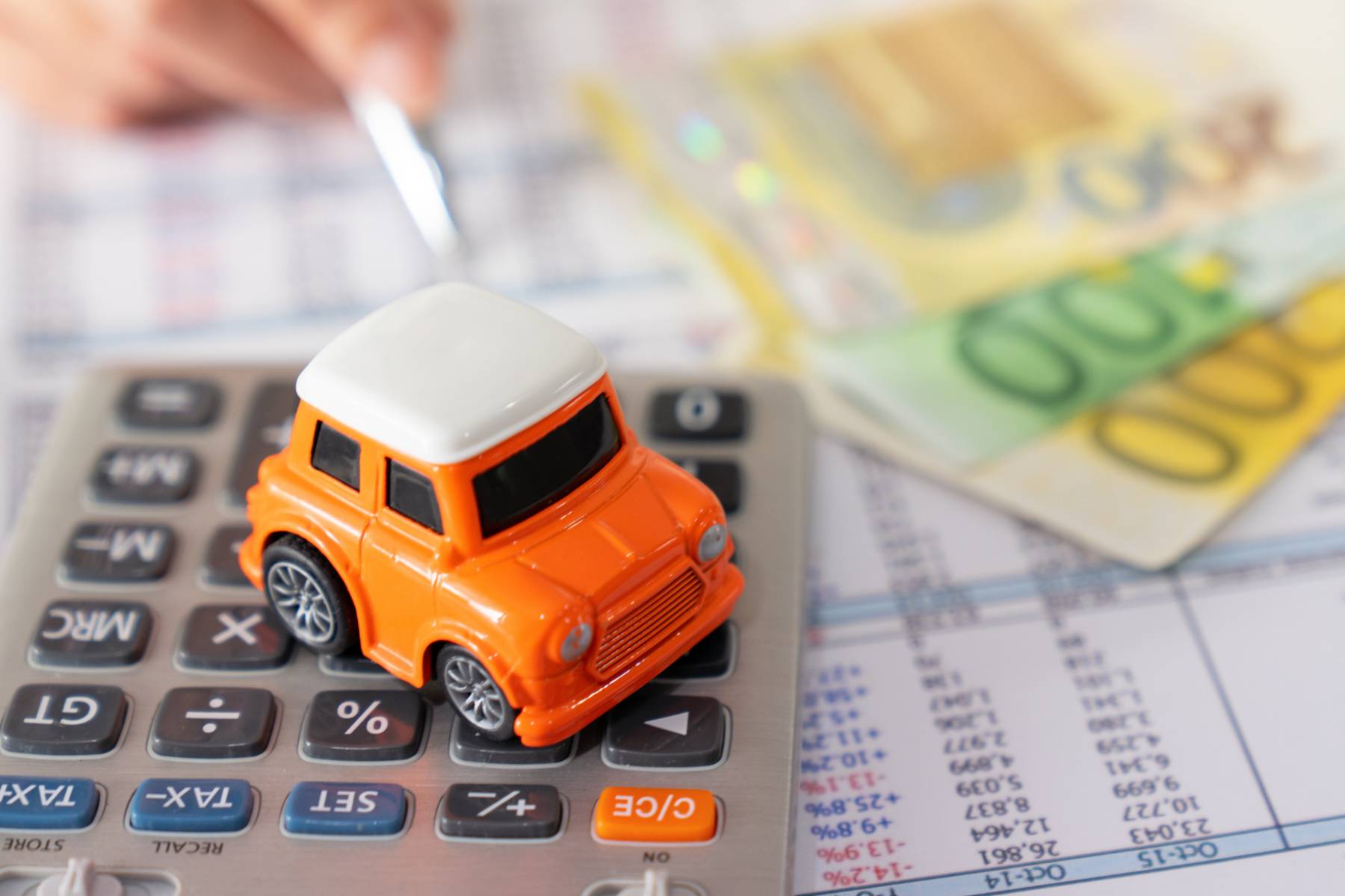 Renta 2024: cómo desgravar la compra de un coche y recuperar hasta 3.000 euros por la deducción en el IRPF