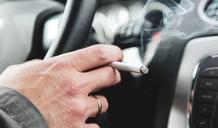 fumar coche multa