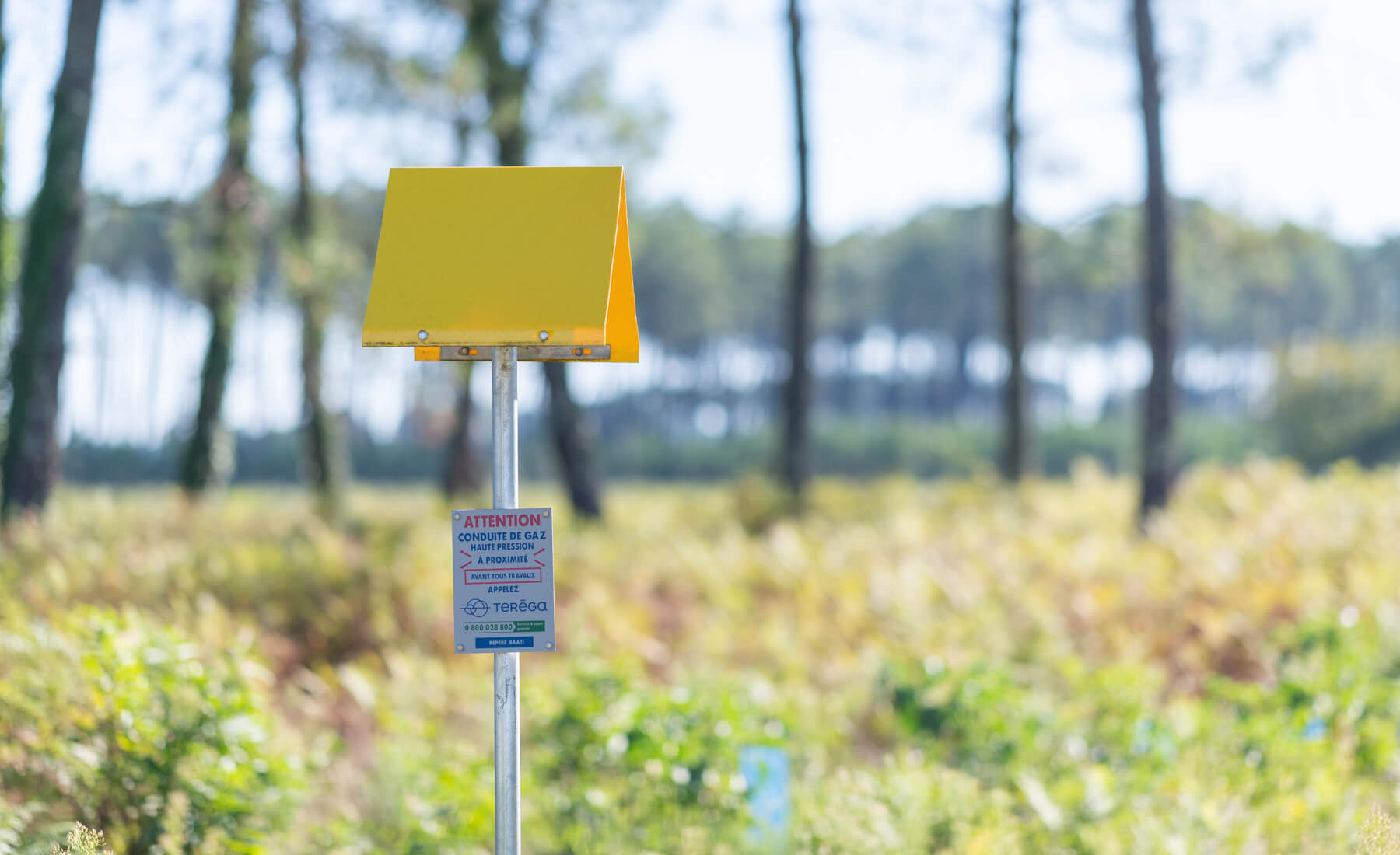 postes triangulo lateral carretera