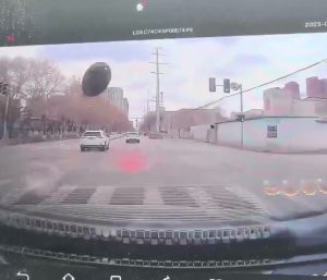 Tapa de alcantarilla voladora