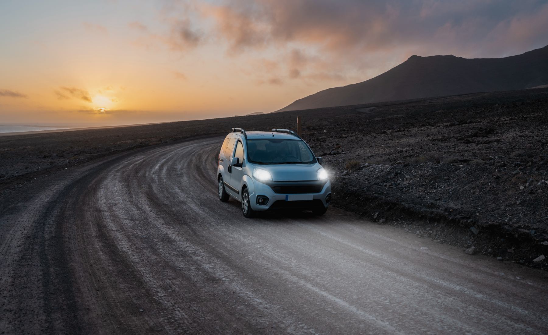 Furgoneta camino tierra