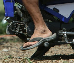 Chanclas en moto