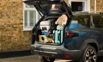 Casi nadie lo hace antes de viajar y puede salvarte en un frenazo: así debes colocar el equipaje en el coche