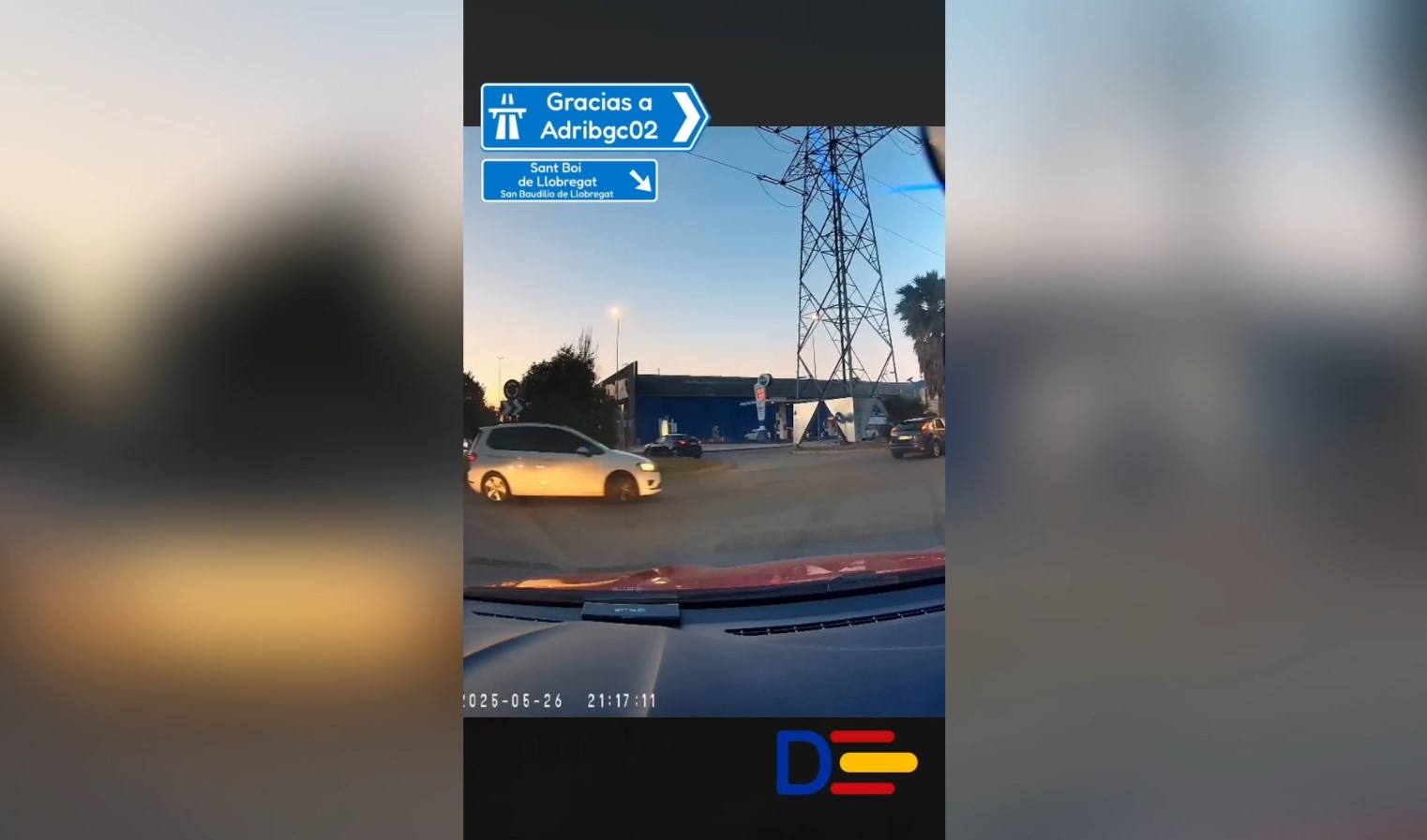 Sale así de la rotonda, los Mossos ven todo y los comentarios son oro: “Adoro los finales felices”