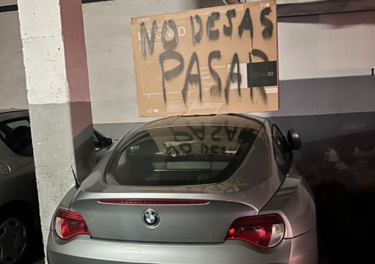 viral-audi-cartel-aparcamiento
