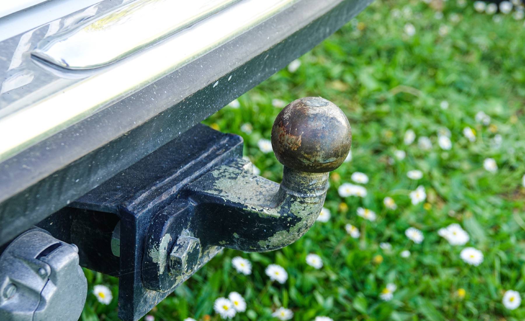 Bola remolque oxidada