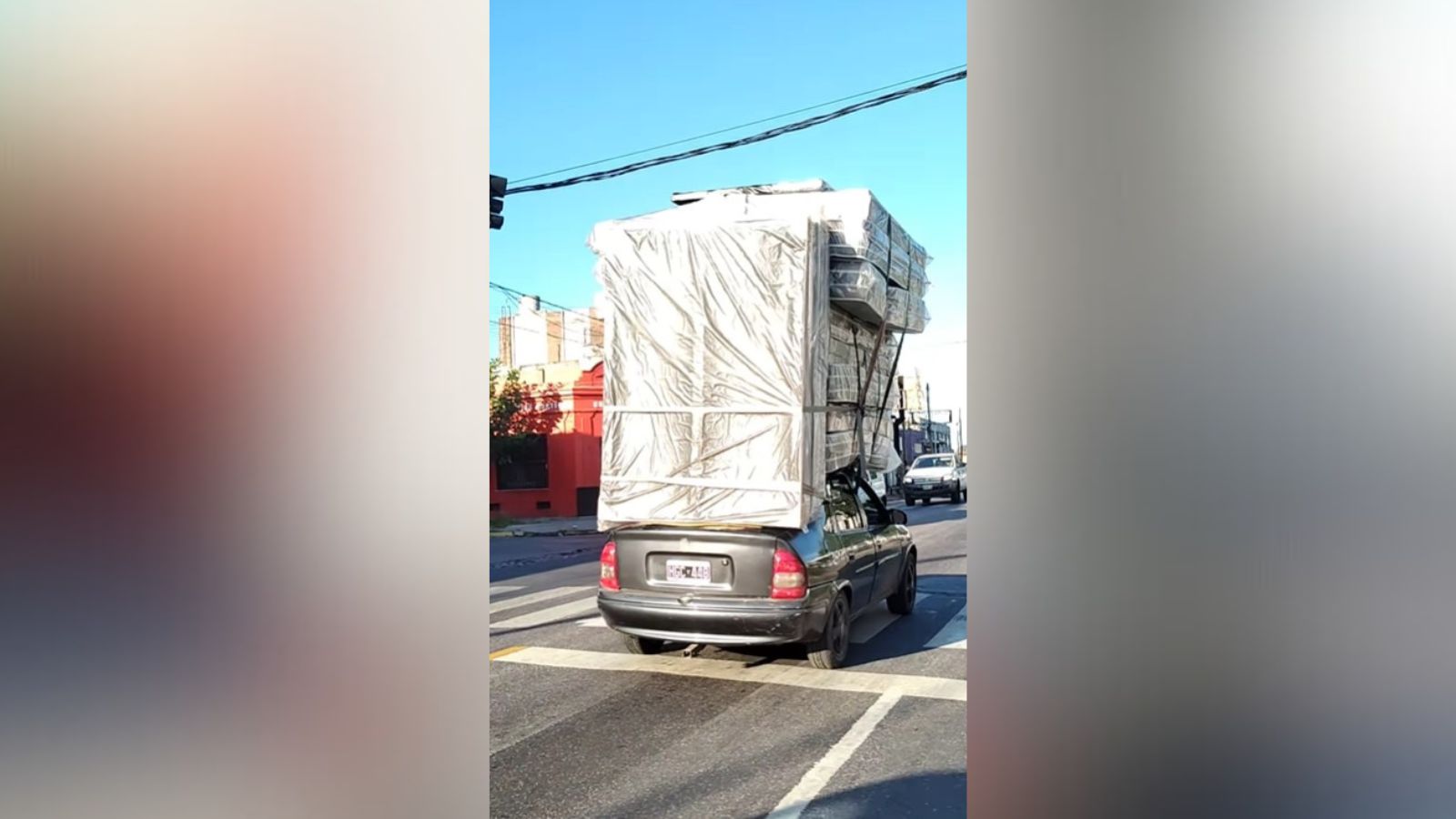 Camión trransporta colchones