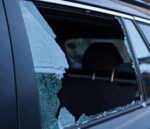 Coche robado cristal roto