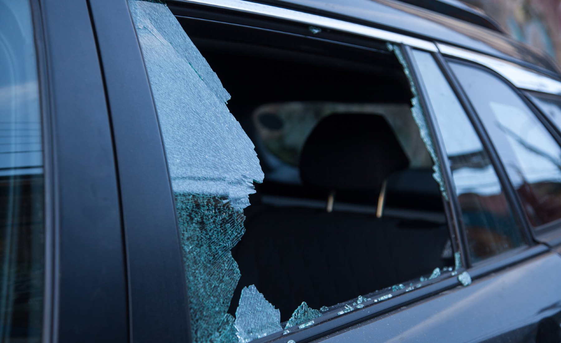 Coche robado cristal roto