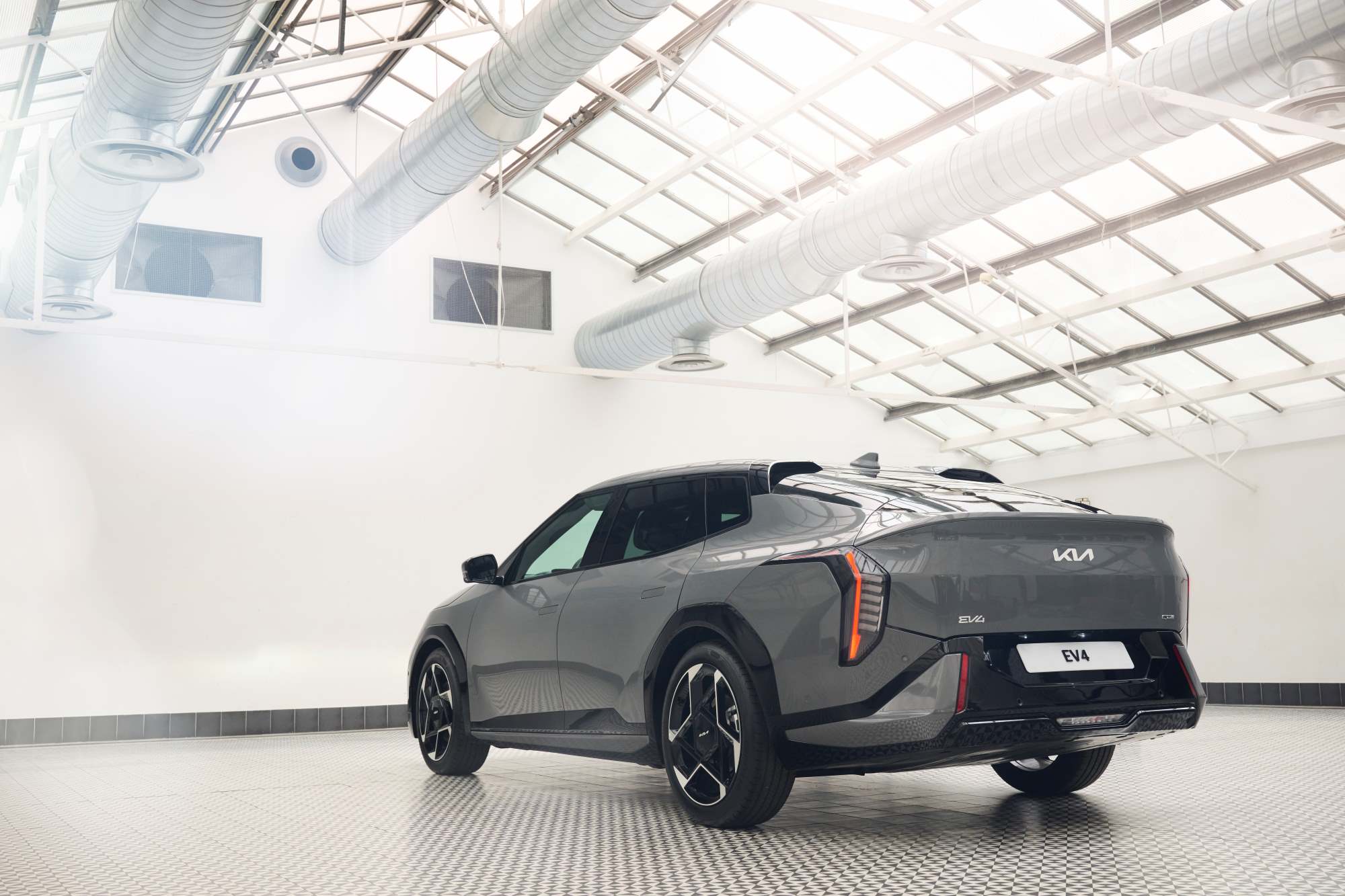 El próximo eléctrico de Kia llegará en octubre y no es un SUV