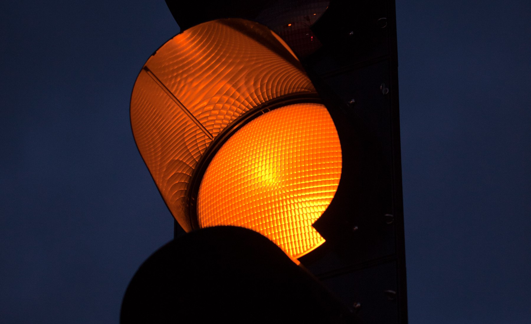 Luz ámbar semáforo