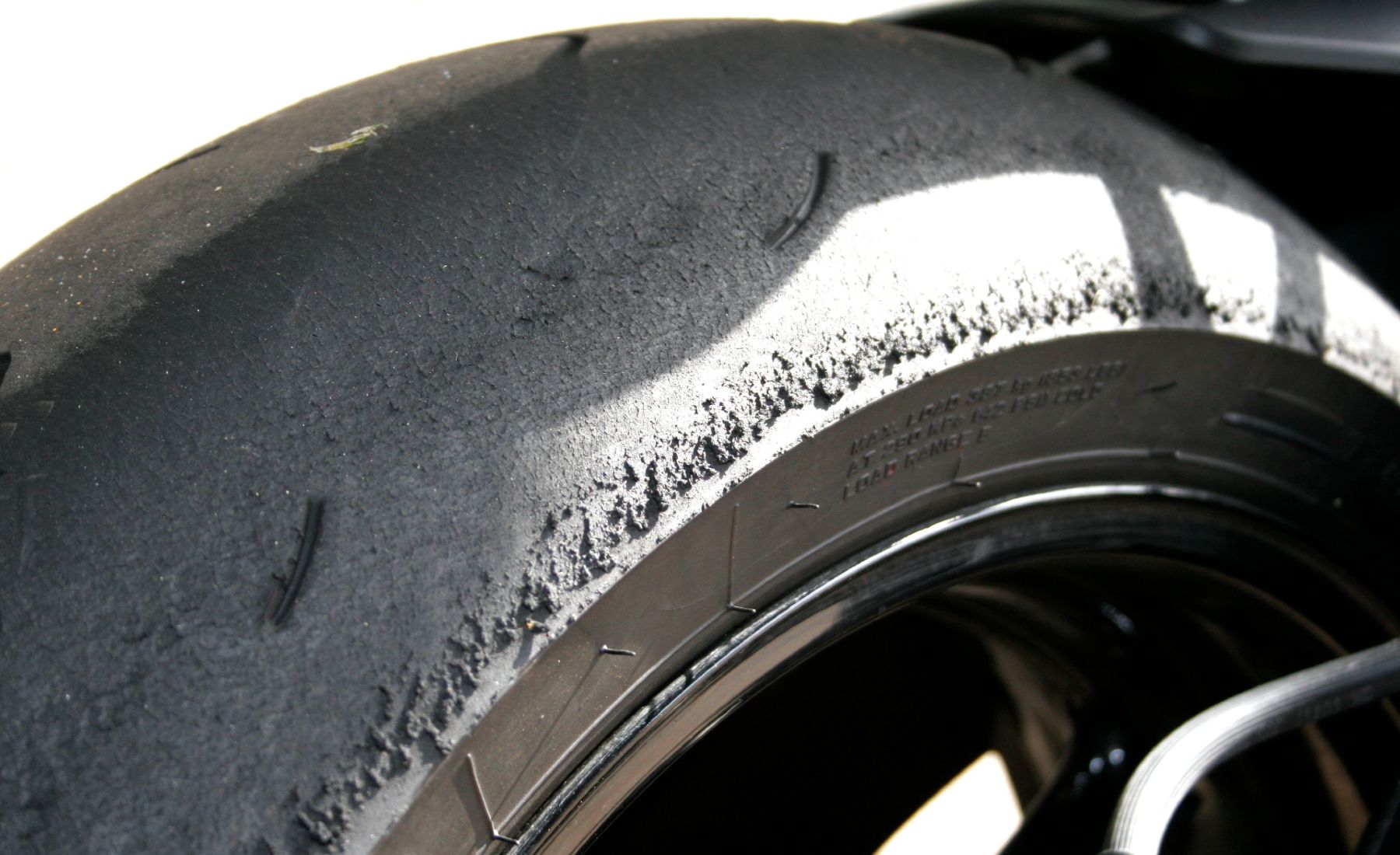 Neumático moto desgastado