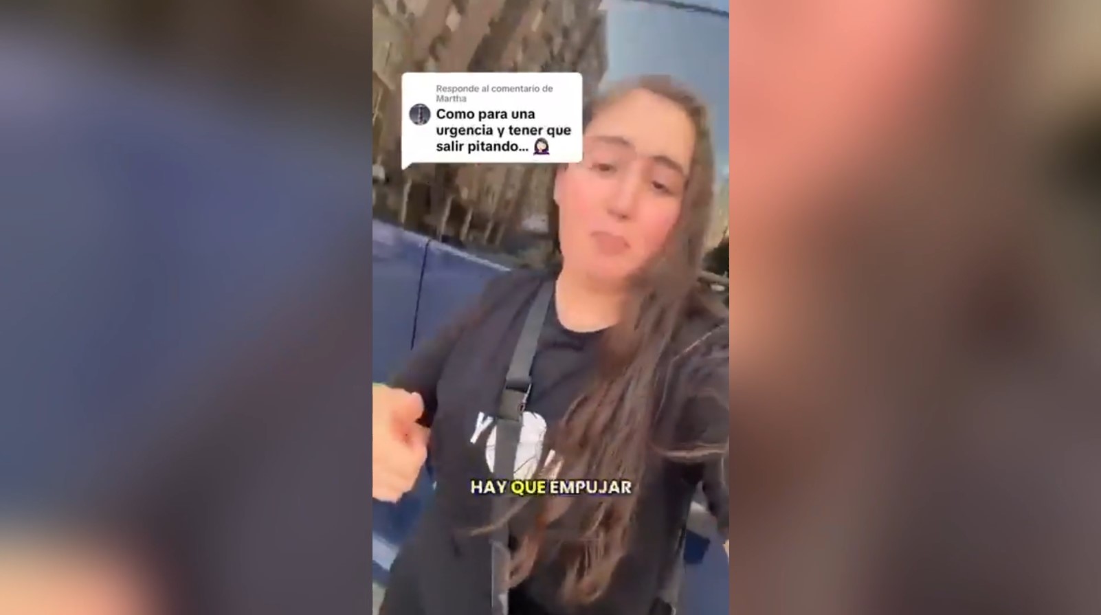 Una conductora de Sevilla tiene que hacer esto para sacar su coche aparcado: los comentarios son para enmarcar