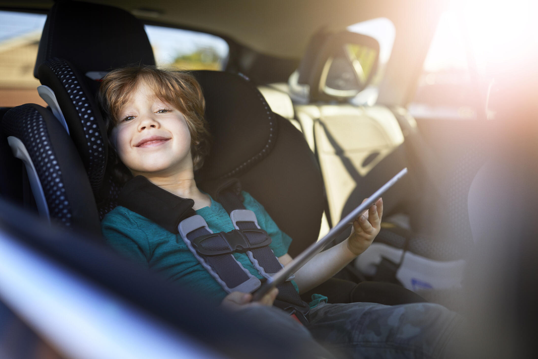 niña en el coche