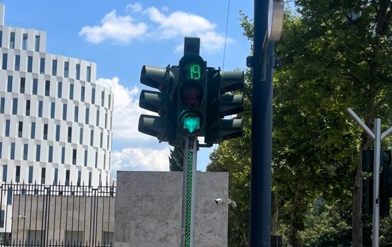 semáforo albania