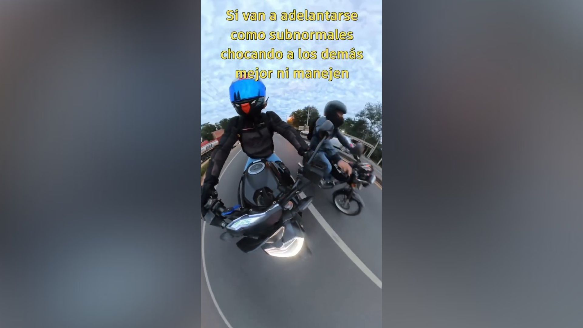 Adelantamiento motociclista