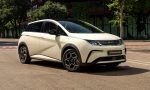 El BYD Dolphin mejora su equipamiento y rebaja su precio