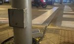 Hay algo extraño sobre el asfalto que cada vez llama más la atención de los conductores: no está ahí por casualidad