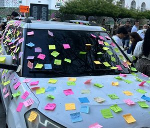 Coche post-its
