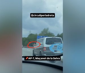 Pie fuera de la ventana