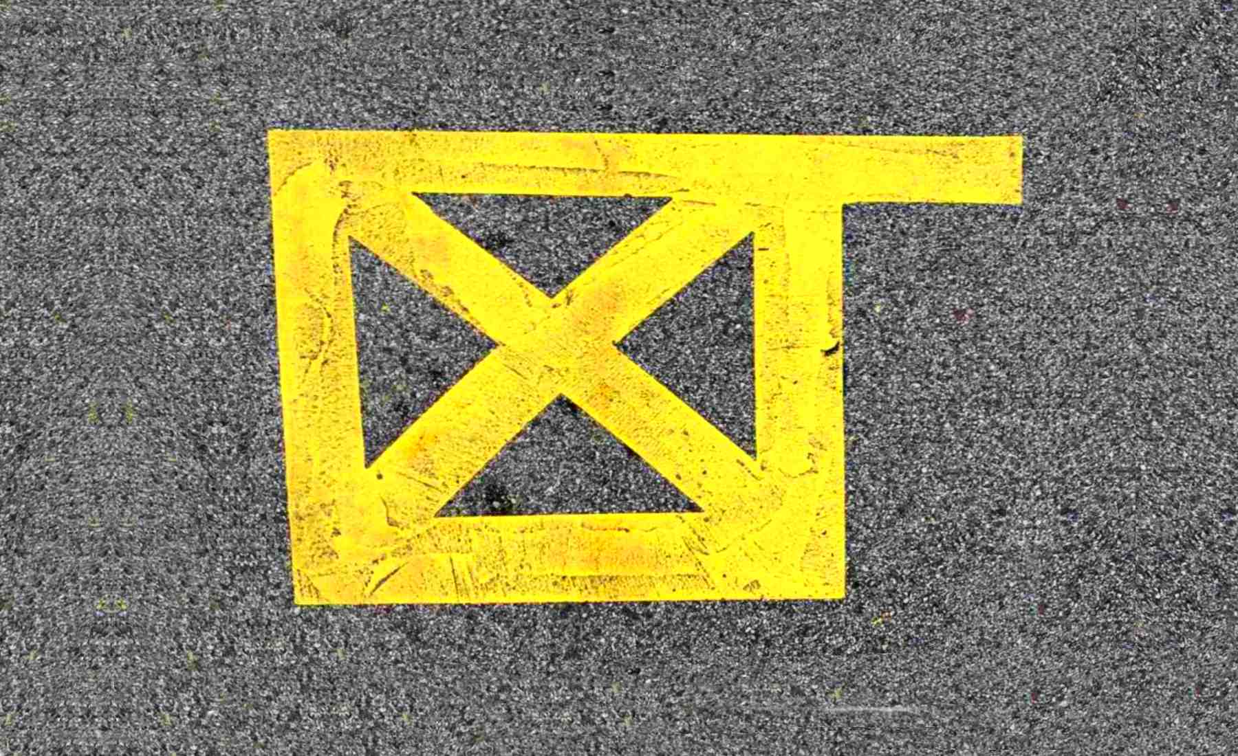 Señal amarilla hidrante