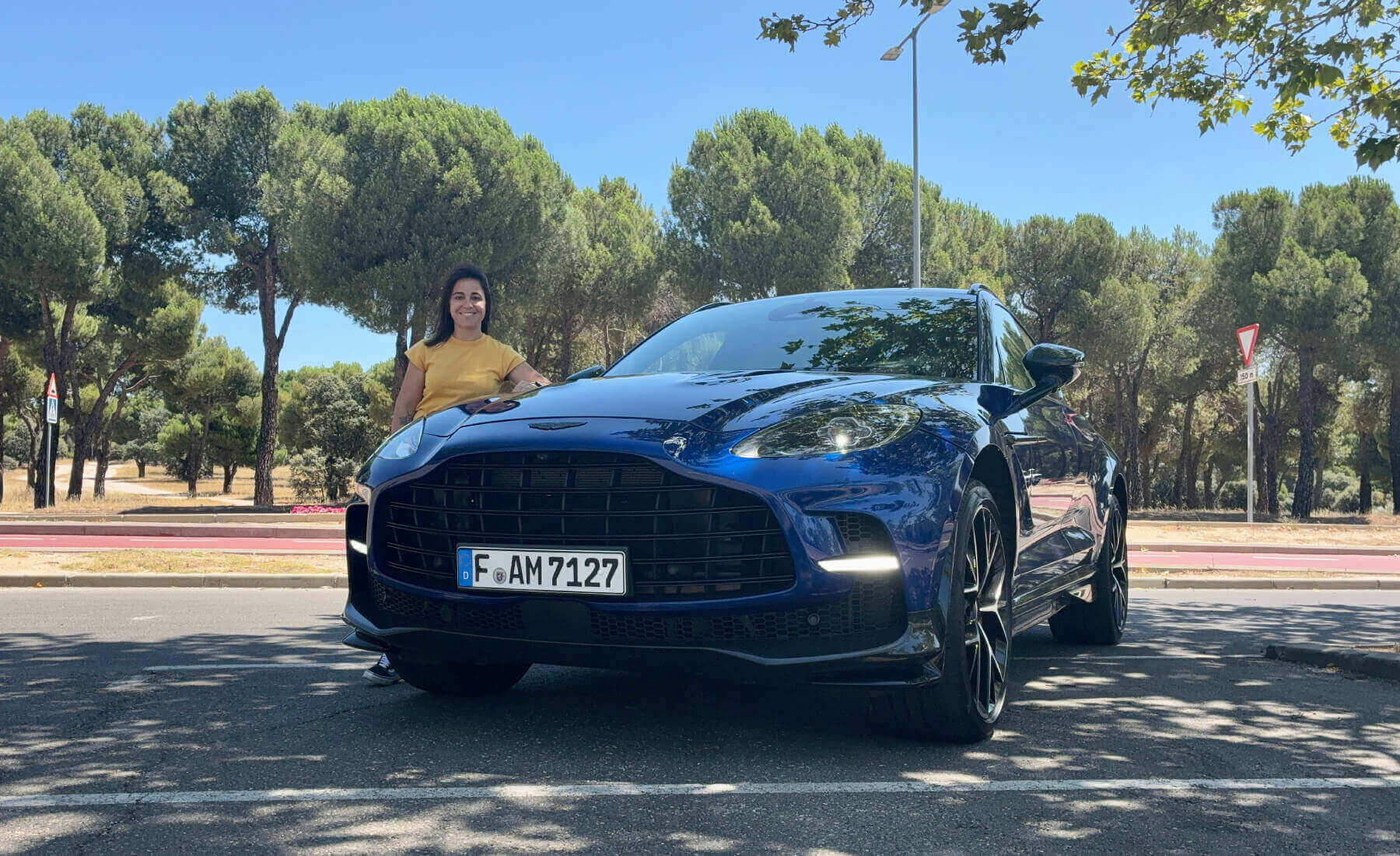 aston martin dbx707