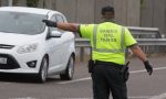 Si un agente de la Guardia Civil extiende los brazos en posición horizontal: ¿qué es lo que debes hacer?