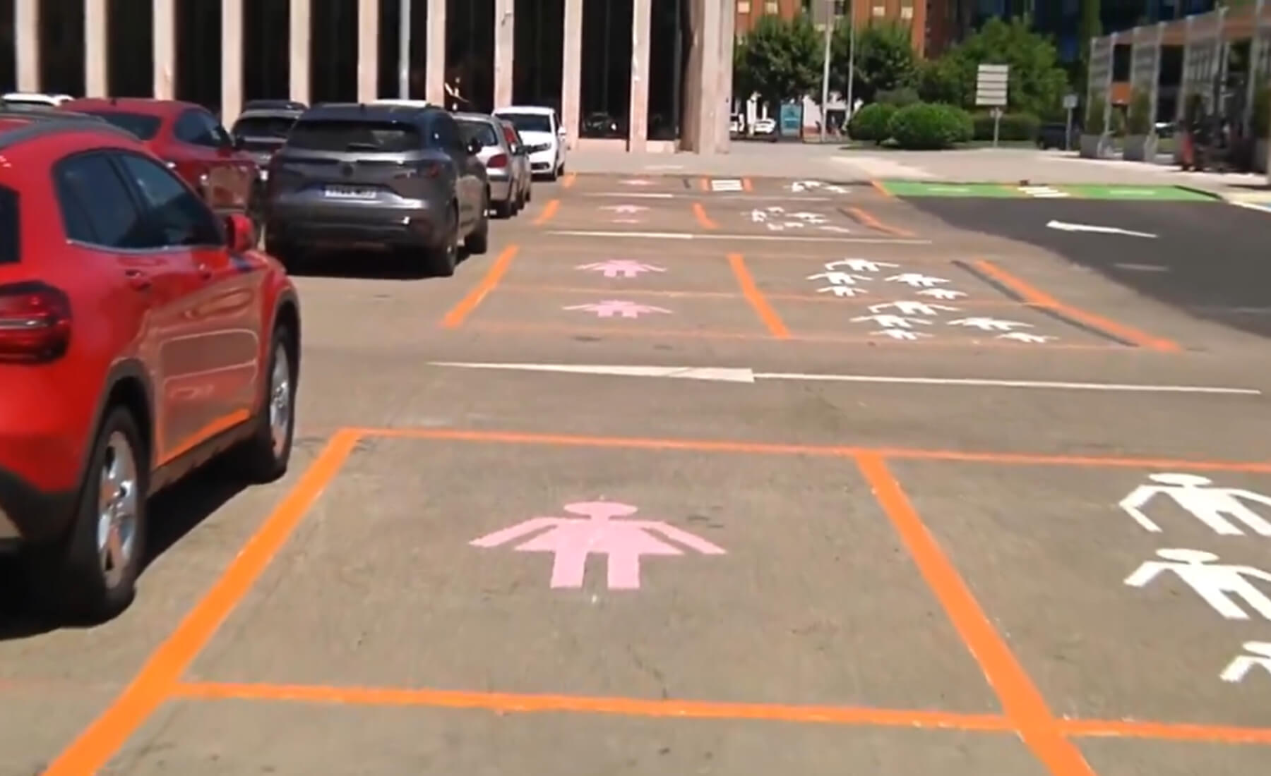 plazas aparcamiento mujeres leon