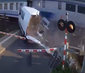 Accidente furgoneta tren