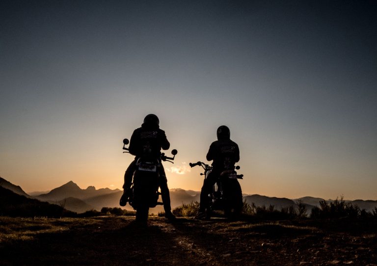 Motos