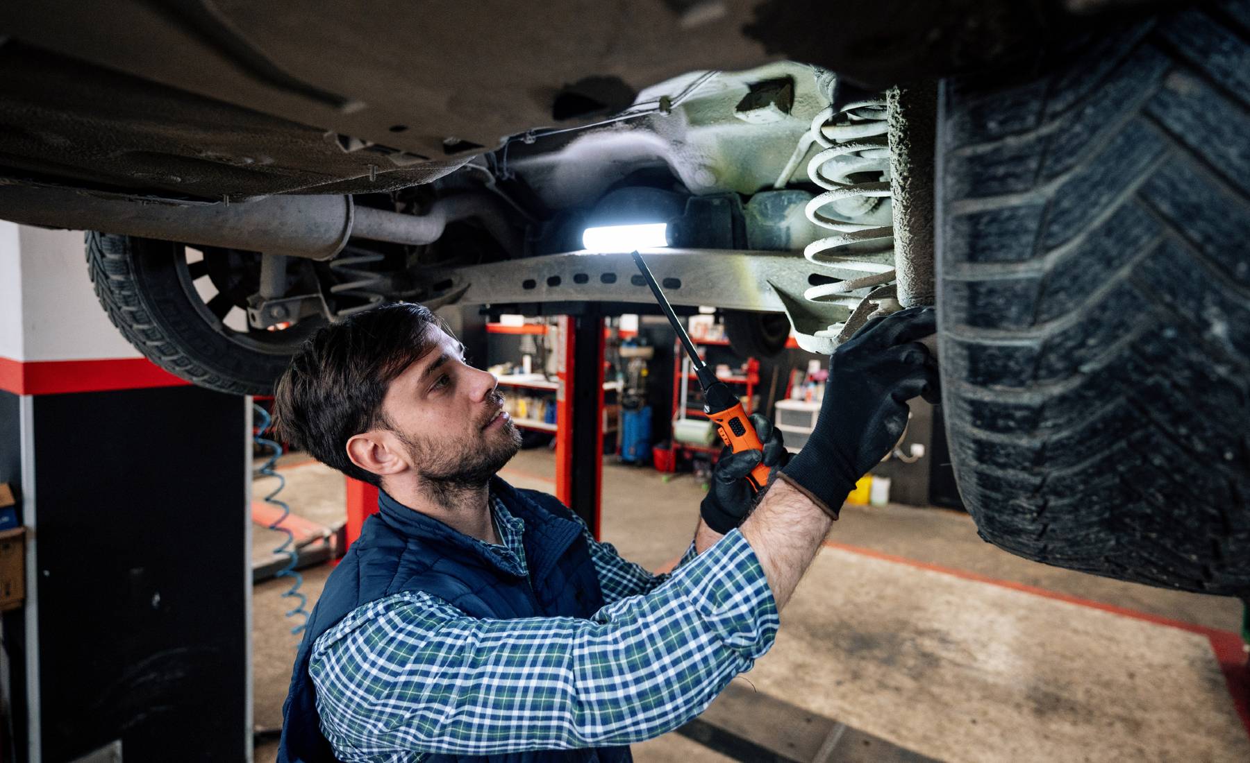 Mecánico suspensión coche