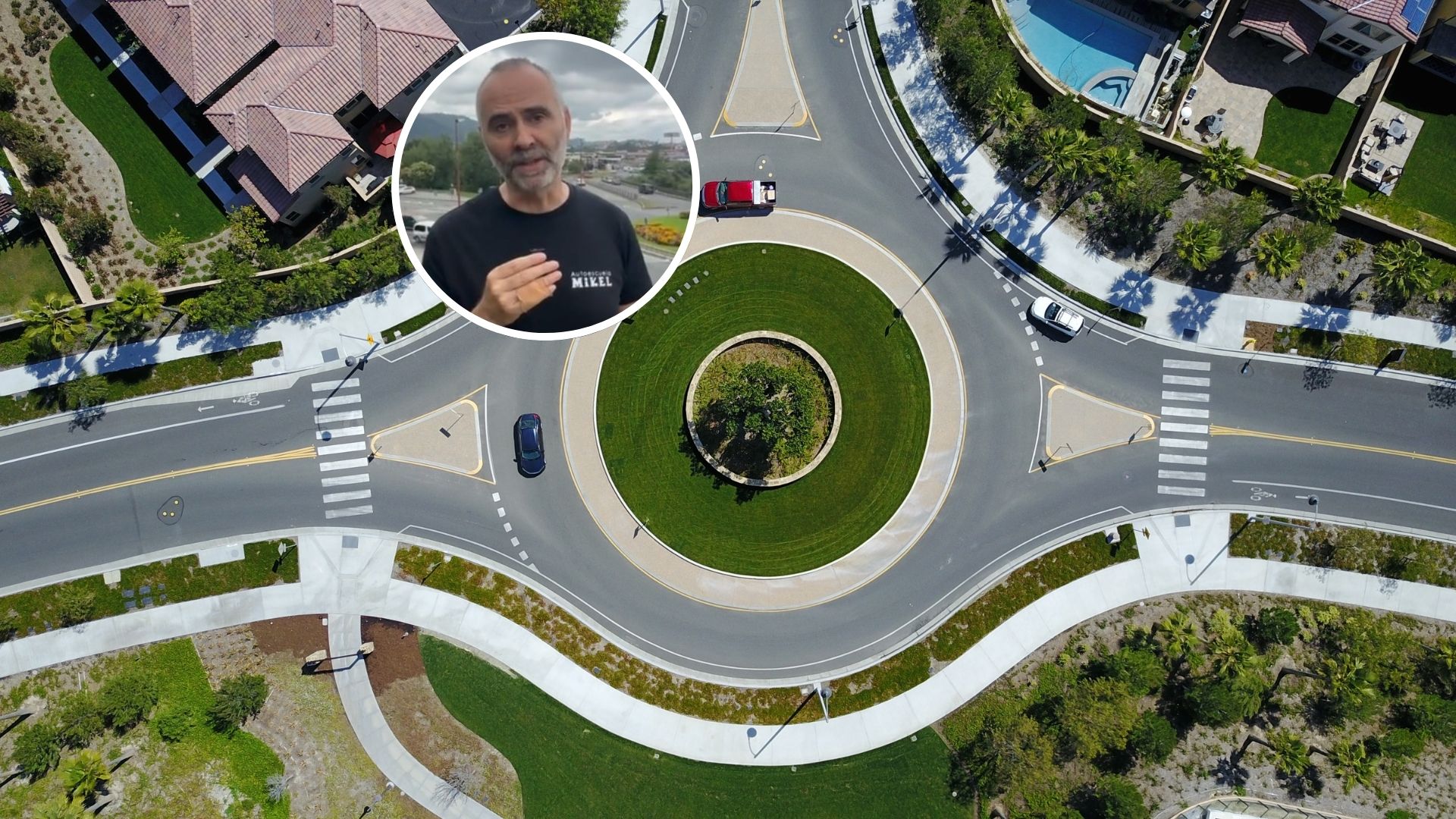 Profesor autoescuela rotonda