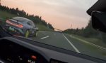 Un Tesla reta al coche de Xiaomi en la autopista: el perdedor llega a 235 km/h en pocos segundos y aun así hace el ridículo