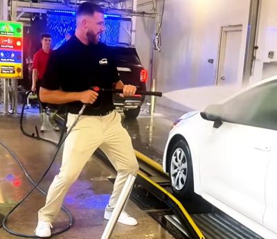 Travis Kelce lavado de coches