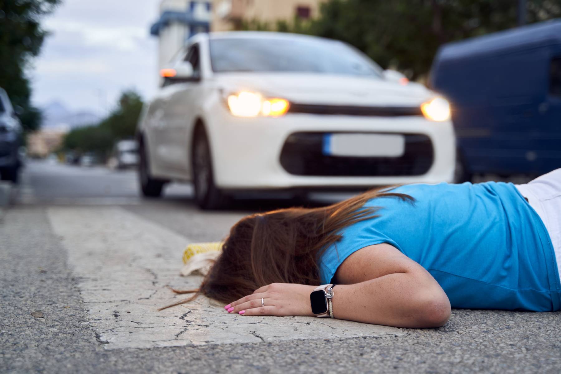 La DGT, preocupada por el uso del móvil entre los peatones tras un 2024 con 488 muertos en las vías urbanas