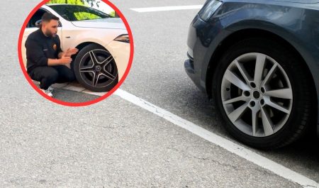 coche aparcado rueda recta