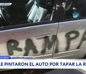 coche mal aparcado venganza rampa