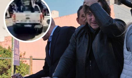 javier milei apedreado argentina