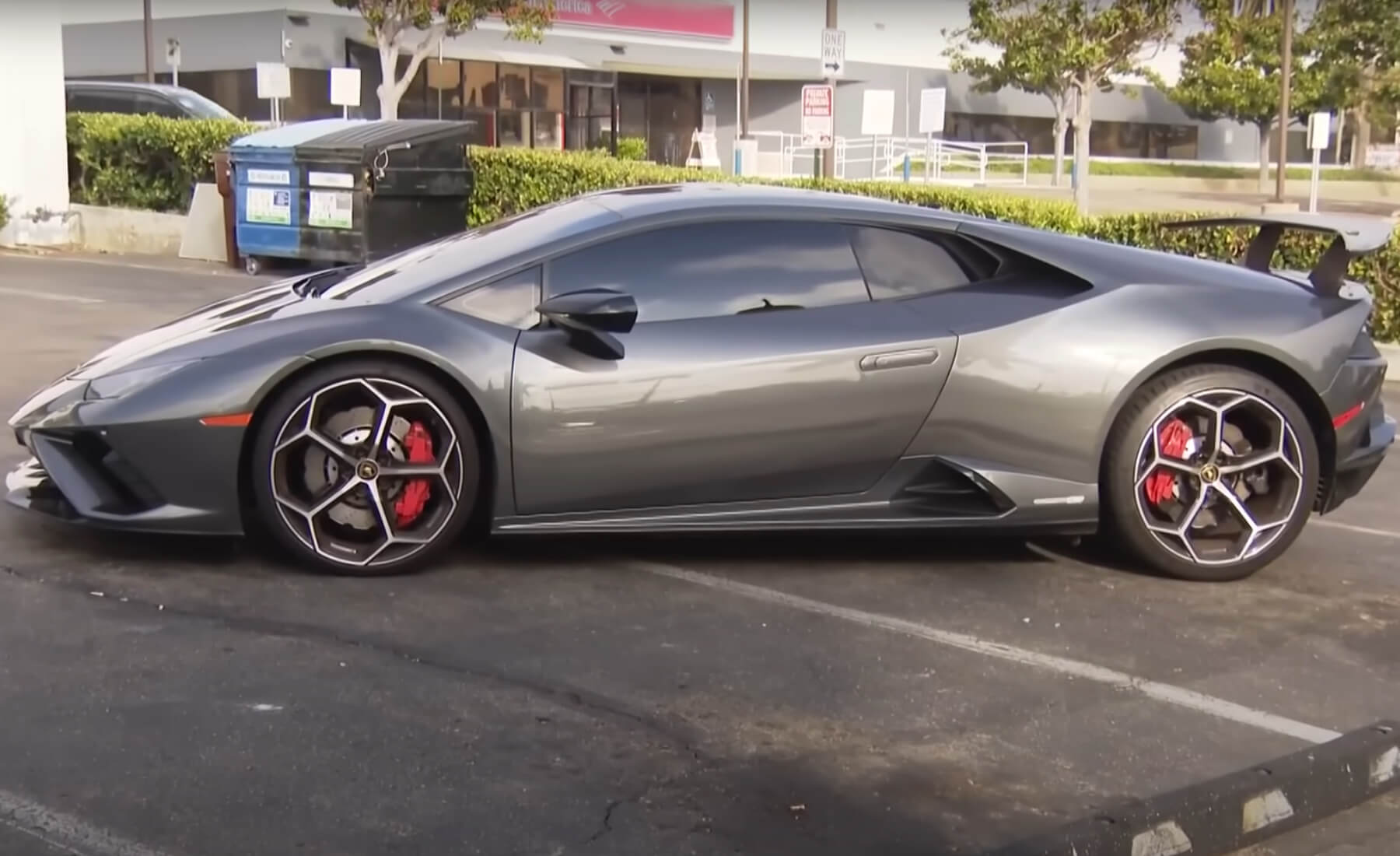lamborghini huracan robo chatgpt