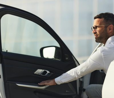 multa cerrar puerta coche