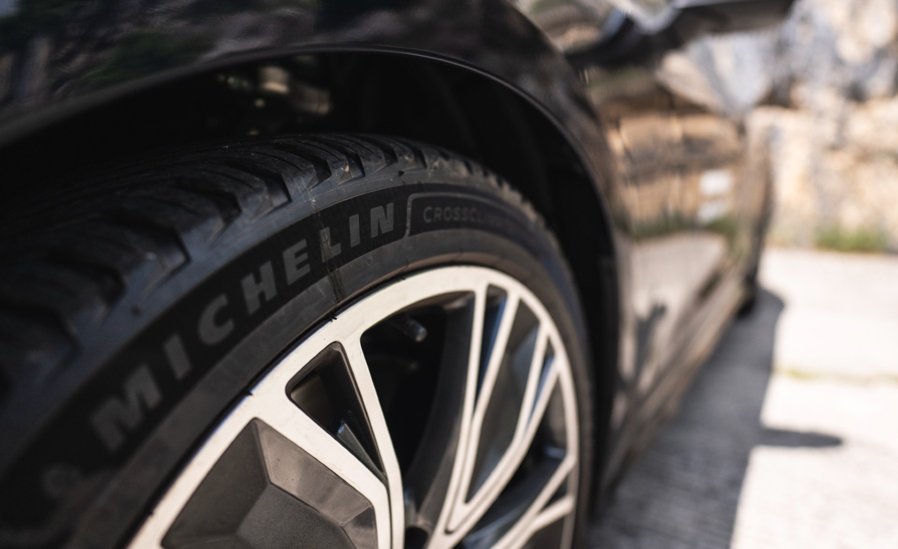 ¿Todos los neumáticos son iguales? La elección que puede marcar la diferencia entre sufrir o no un accidente