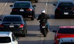 Una infracción en moto de 500 euros en España se fomenta en Estados Unidos para reducir los atascos y los accidentes