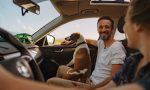¿Un perro puede viajar en el asiento delantero del coche? ¿Y en el maletero?