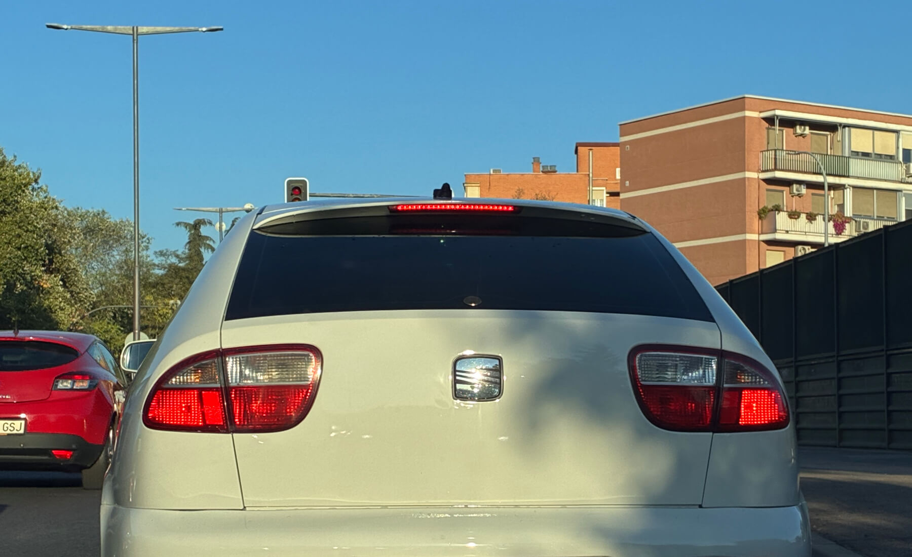 coche sin limpiaparabrisas trasero